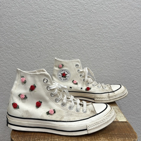 Converse Chuck 70 Valentines Day Roses  Hi Top Sneakers Size 8.5 - Picture 2 of 8